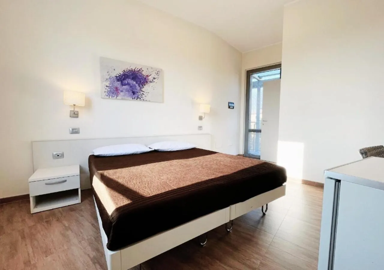 Belso Hotel Rosate 0*,